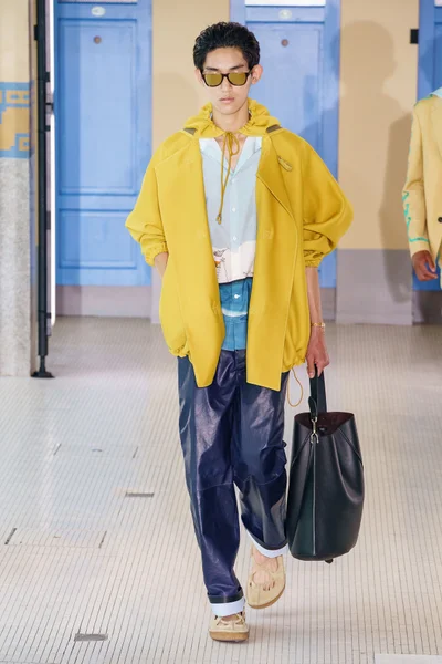 Look 11